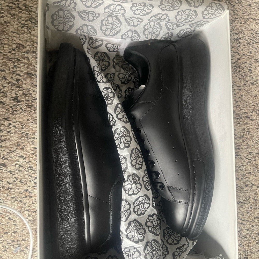 Alexander mcqueens men’s size 9